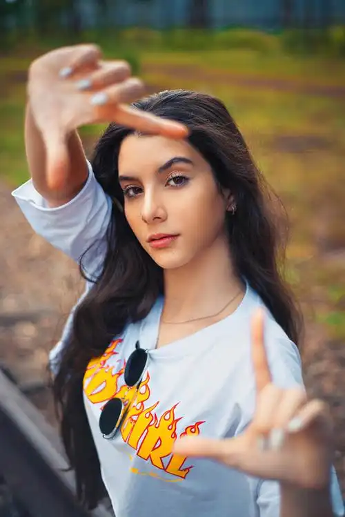 霓虹之下 赛博动作电影在线